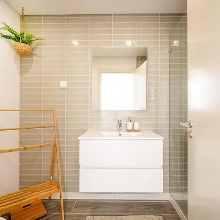 Guestready - Trendy Break In *